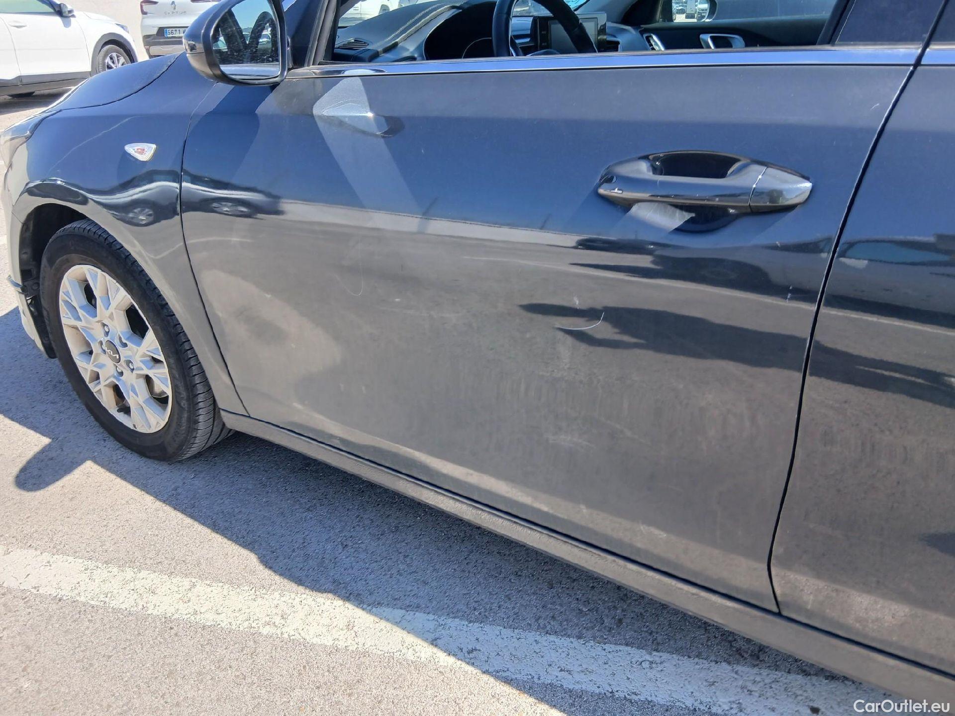  KIA  Cee'd KIA Ceed / 2021 / 5P / berlina con portón 1.0 T-GDi 88kW (120CV) Drive #10