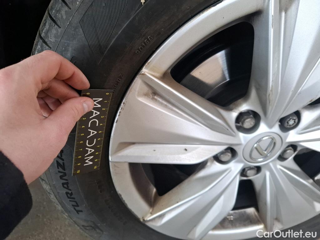  Lexus  UX LEXUS  / 2018 / 5P / SUV 250H 2WD Pack Confort Business Stage #13