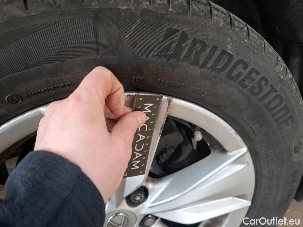  Lexus  UX LEXUS  / 2018 / 5P / SUV 250H 2WD Pack Confort Business Stage #8