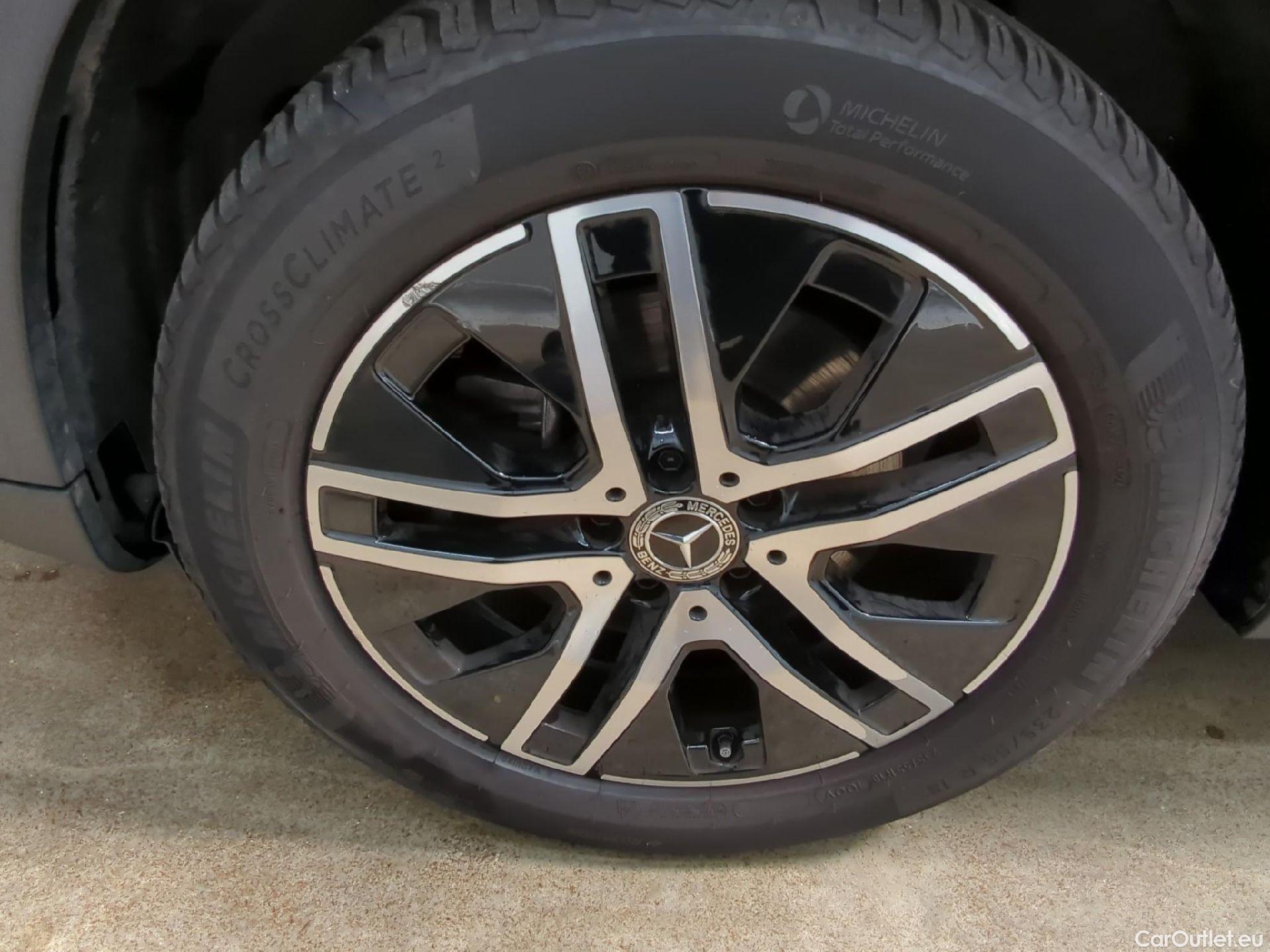  Mercedes  GLA MERCEDES-BENZ  / 2020 / 5P / SUV 2.0  200 D PROGRESSIVE LINE DCT #4