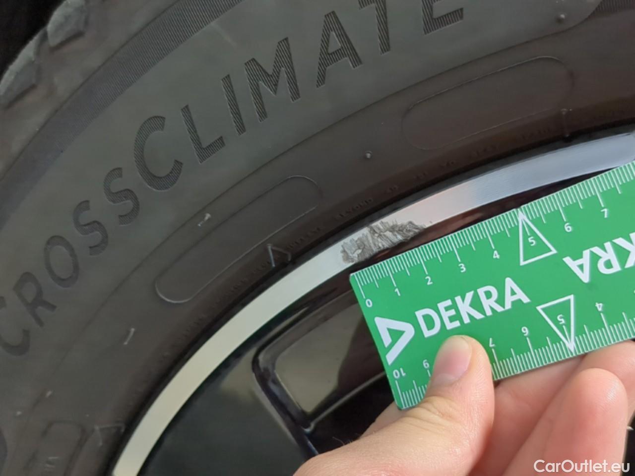  Mercedes  GLA MERCEDES-BENZ  / 2020 / 5P / SUV 2.0  200 D PROGRESSIVE LINE DCT #3