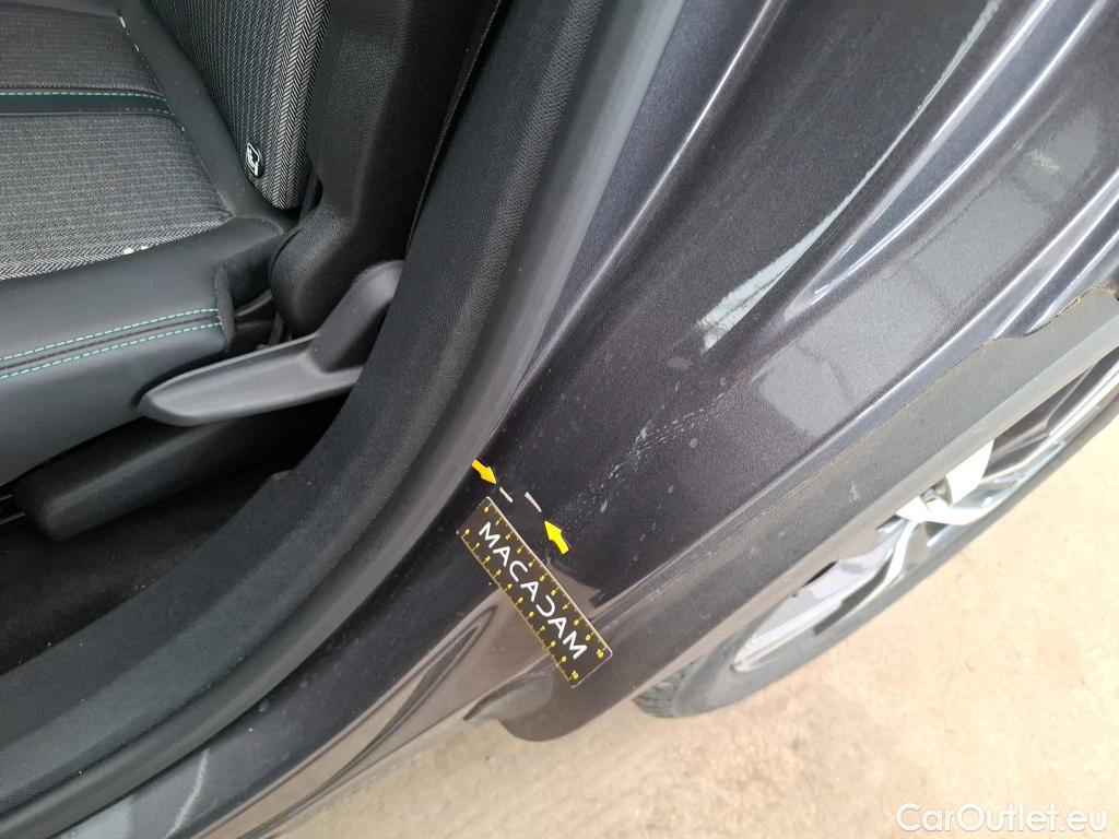  Peugeot  5008  Allure 1.5 HDi 130CV BVA8 7 Sieges E6d #1