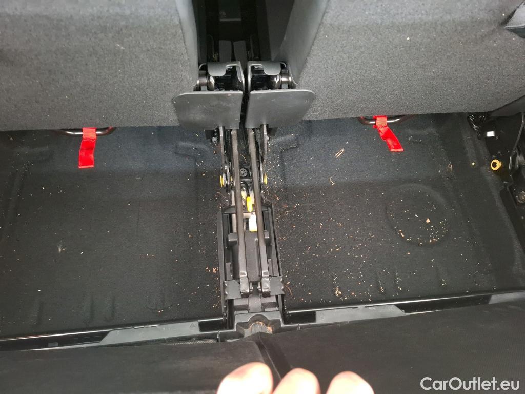  Peugeot  5008  Allure 1.5 HDi 130CV BVA8 7 Sieges E6d #37