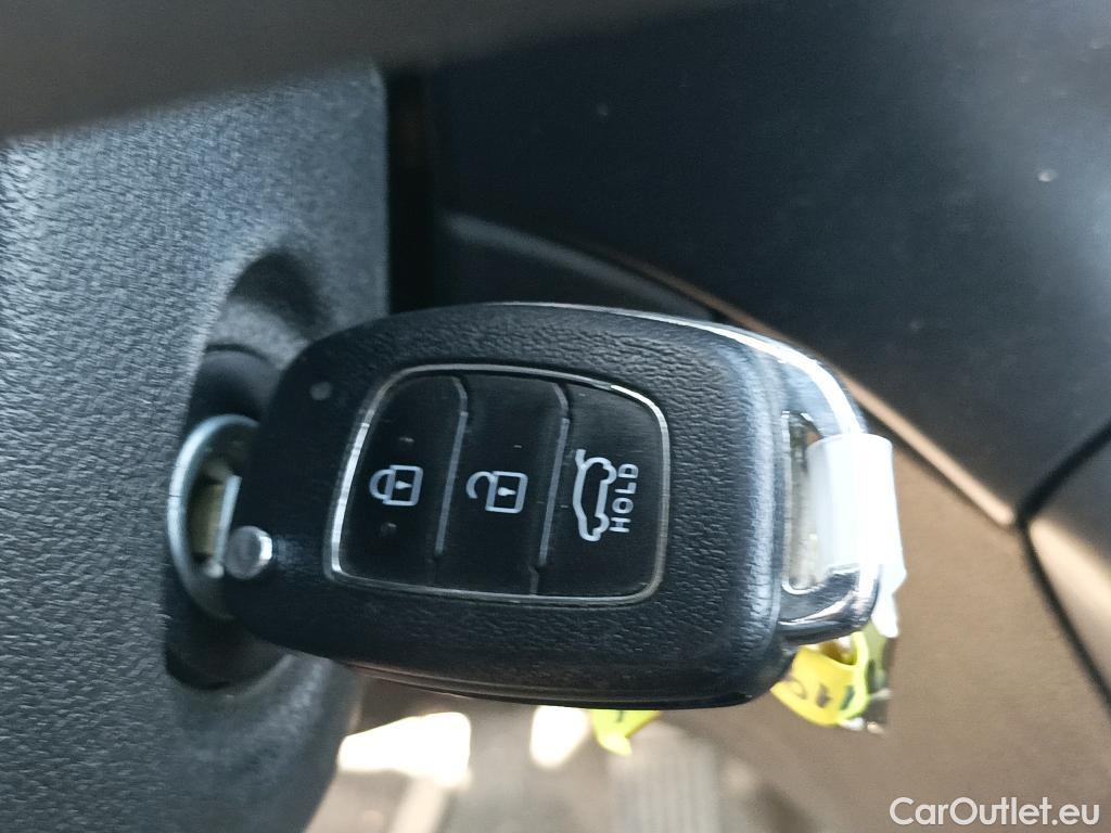  Hyundai  i20 HYUNDAI  / 2020 / 5P / berlina con portón 1.0 TGDI 74kW (100CV) 48V Essence #2