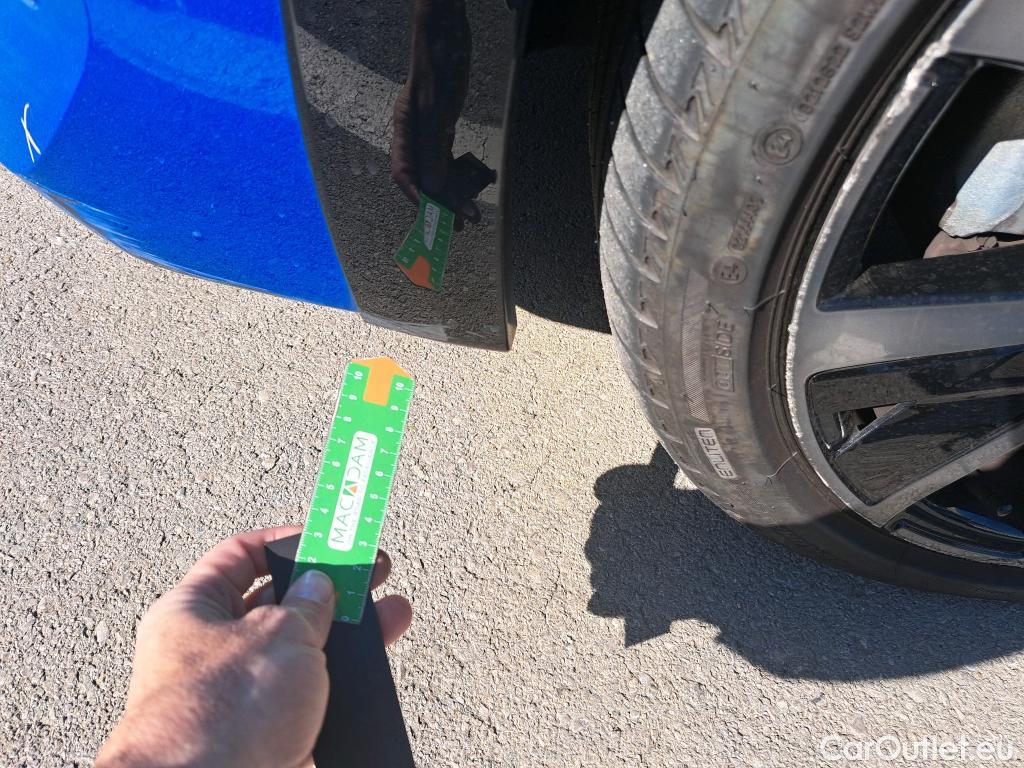  Peugeot  208 PEUGEOT  / 2019 / 5P / berlina con portón PureTech 96kW (130CV) EAT8 GT Pack #26