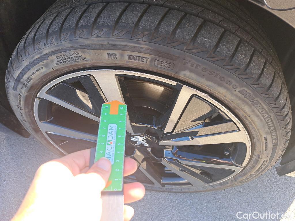  Peugeot  208 PEUGEOT  / 2019 / 5P / berlina con portón PureTech 96kW (130CV) EAT8 GT Pack #8