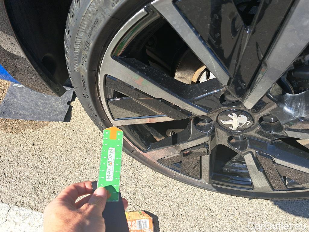  Peugeot  208 PEUGEOT  / 2019 / 5P / berlina con portón PureTech 96kW (130CV) EAT8 GT Pack #4