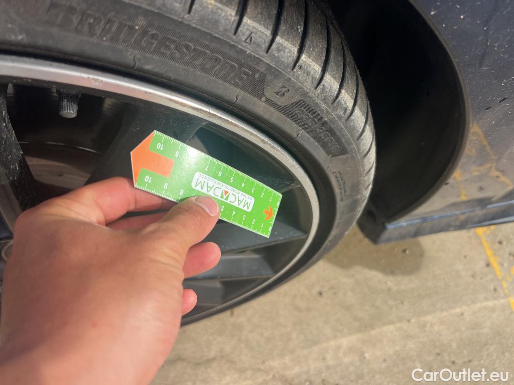  Mercedes  A-Klasse MERCEDES-BENZ Clase A / 2018 / 5P / berlina con portón Mercedes-AMG A 35 4MATIC+ #4