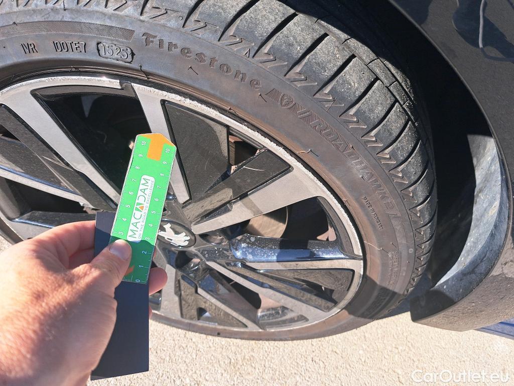  Peugeot  208 PEUGEOT  / 2019 / 5P / berlina con portón PureTech 96kW (130CV) EAT8 GT Pack #2