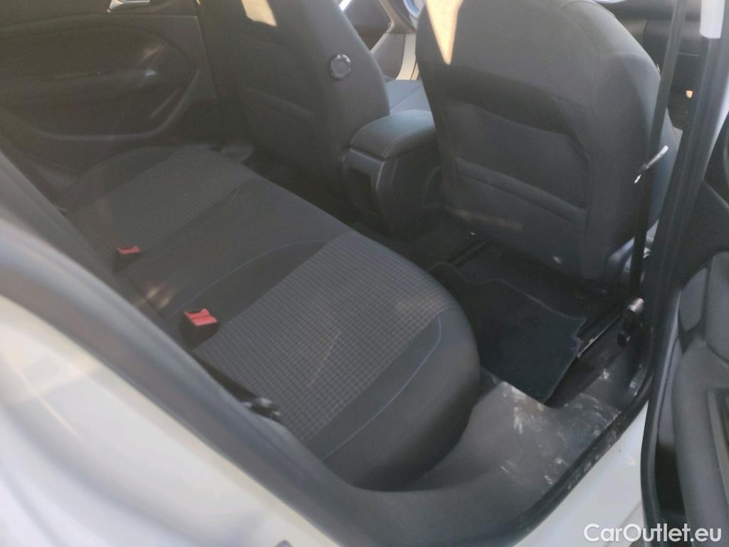  Peugeot  308 PEUGEOT  / 2017 / 5P / berlina con portón 5p Style BlueHDi 130 S&S #13