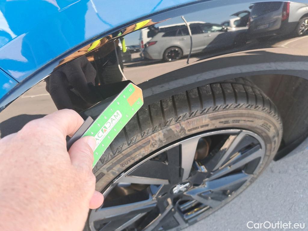  Peugeot  208 PEUGEOT  / 2019 / 5P / berlina con portón PureTech 96kW (130CV) EAT8 GT Pack #33