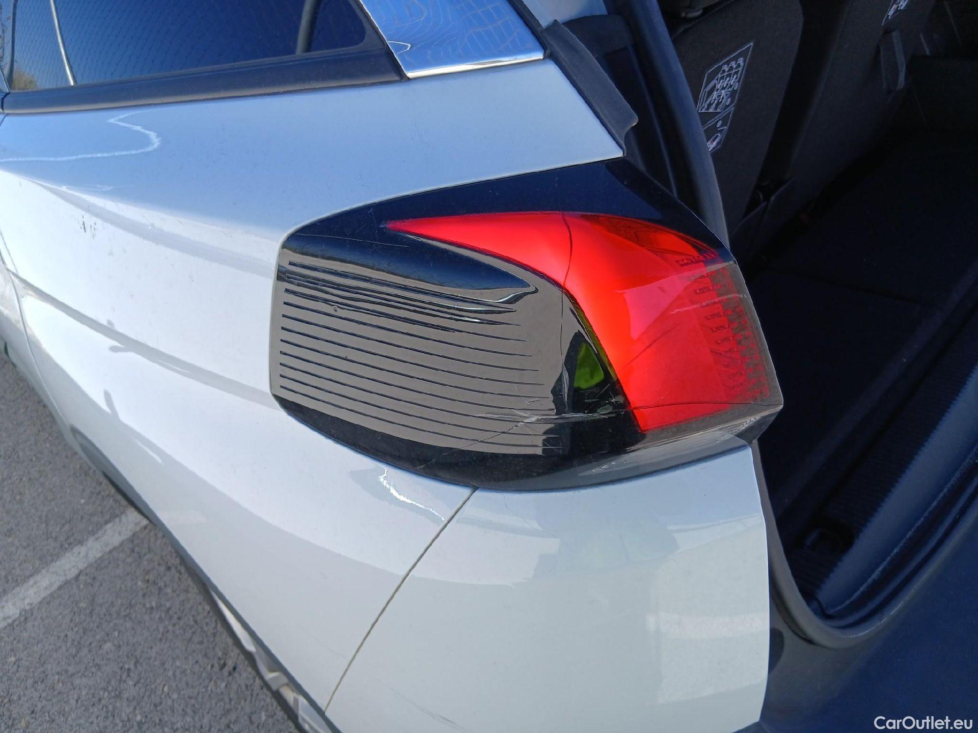  Peugeot  5008 PEUGEOT  / 2017 / 5P / todoterreno Active 1.5L BlueHDi 96kW (130CV) S&S #23