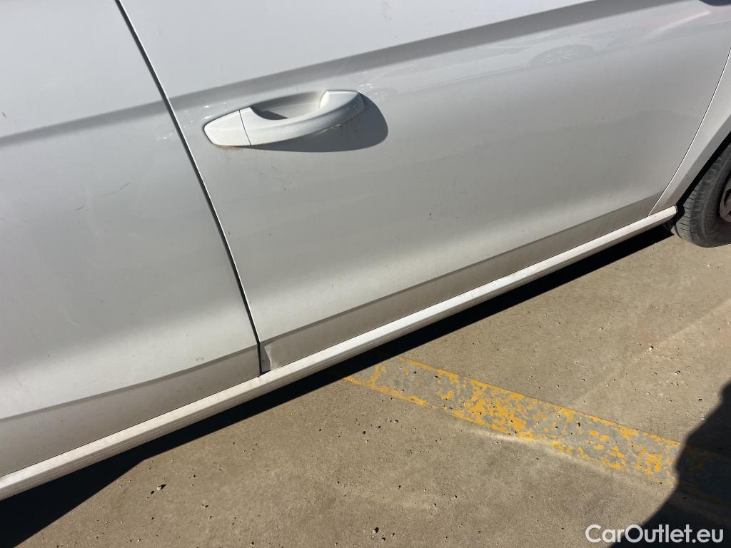  Seat  Ibiza SEAT  / 2017 / 5P / berlina con portón 1.0 MPI 59kW (80CV) Reference Plus(SP) #3