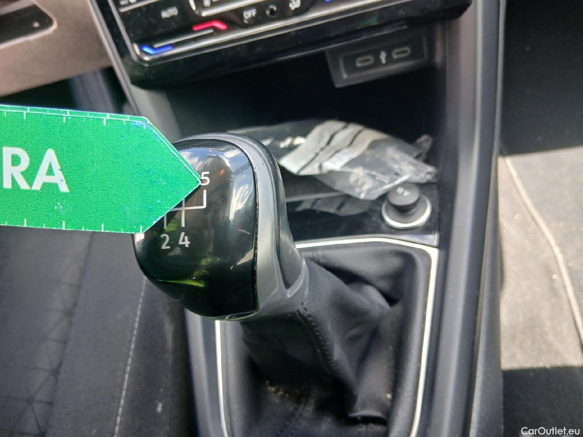  Volkswagen  T-CROSS VOLKSWAGEN  / 2018 / 5P / todoterreno Advance 1.0 TSI 70kW (95CV) (AC2) #7