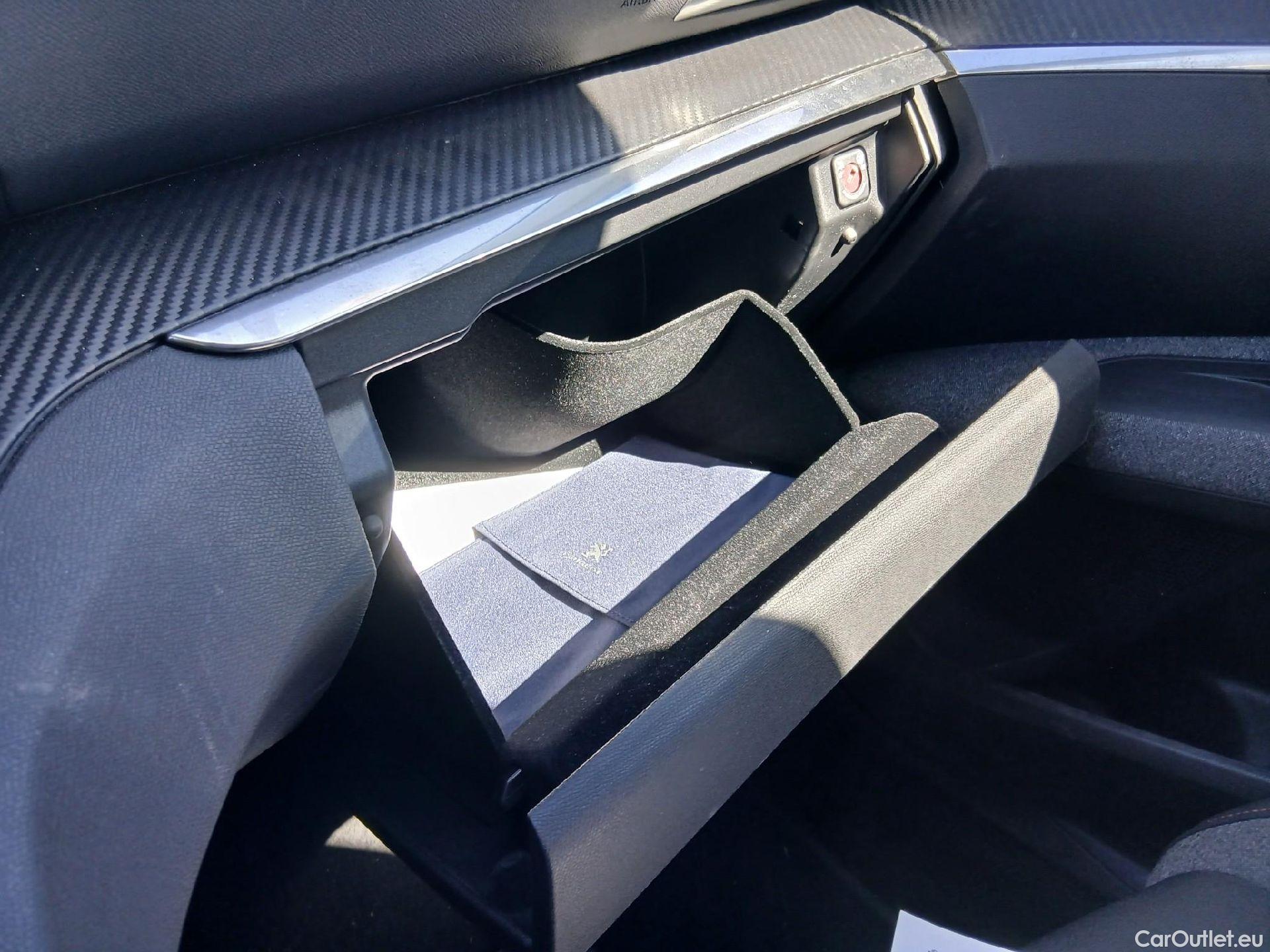  Peugeot  5008 PEUGEOT  / 2017 / 5P / todoterreno Active 1.5L BlueHDi 96kW (130CV) S&S #1