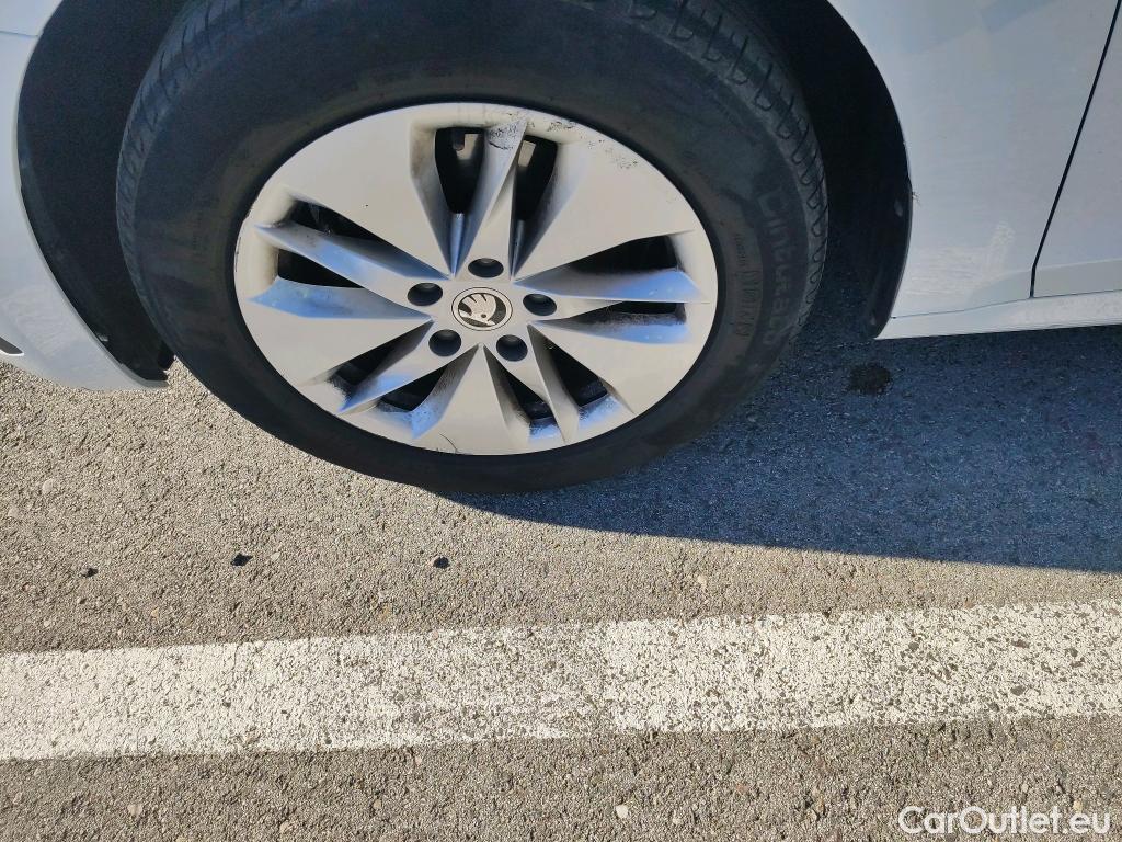  Skoda  Octavia SKODA  / 2020 / 5P / berlina con portón 2.0 TDI 85kW (115 CV) Manual Ambition #5