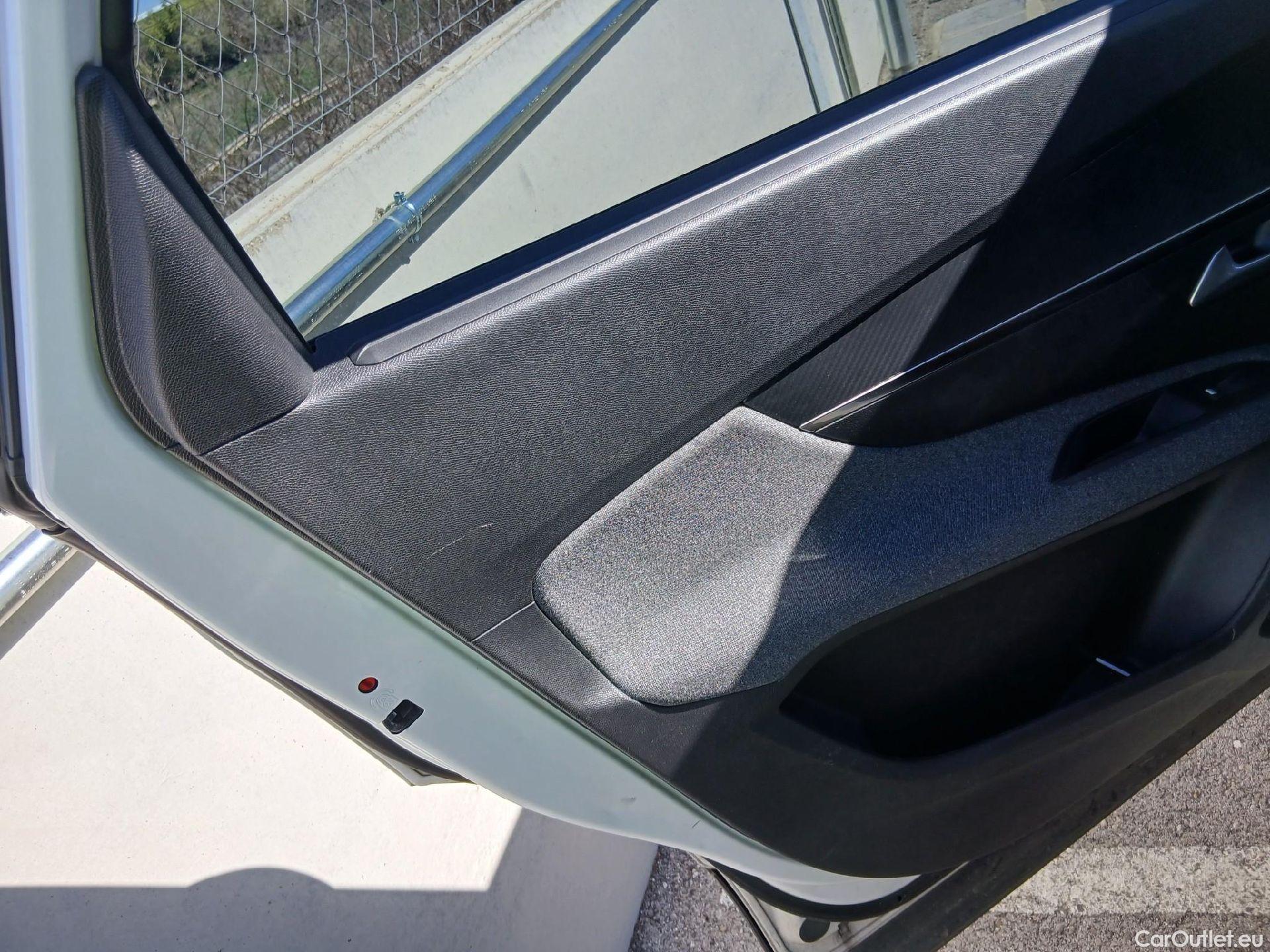  Peugeot  5008 PEUGEOT  / 2017 / 5P / todoterreno Active 1.5L BlueHDi 96kW (130CV) S&S #21