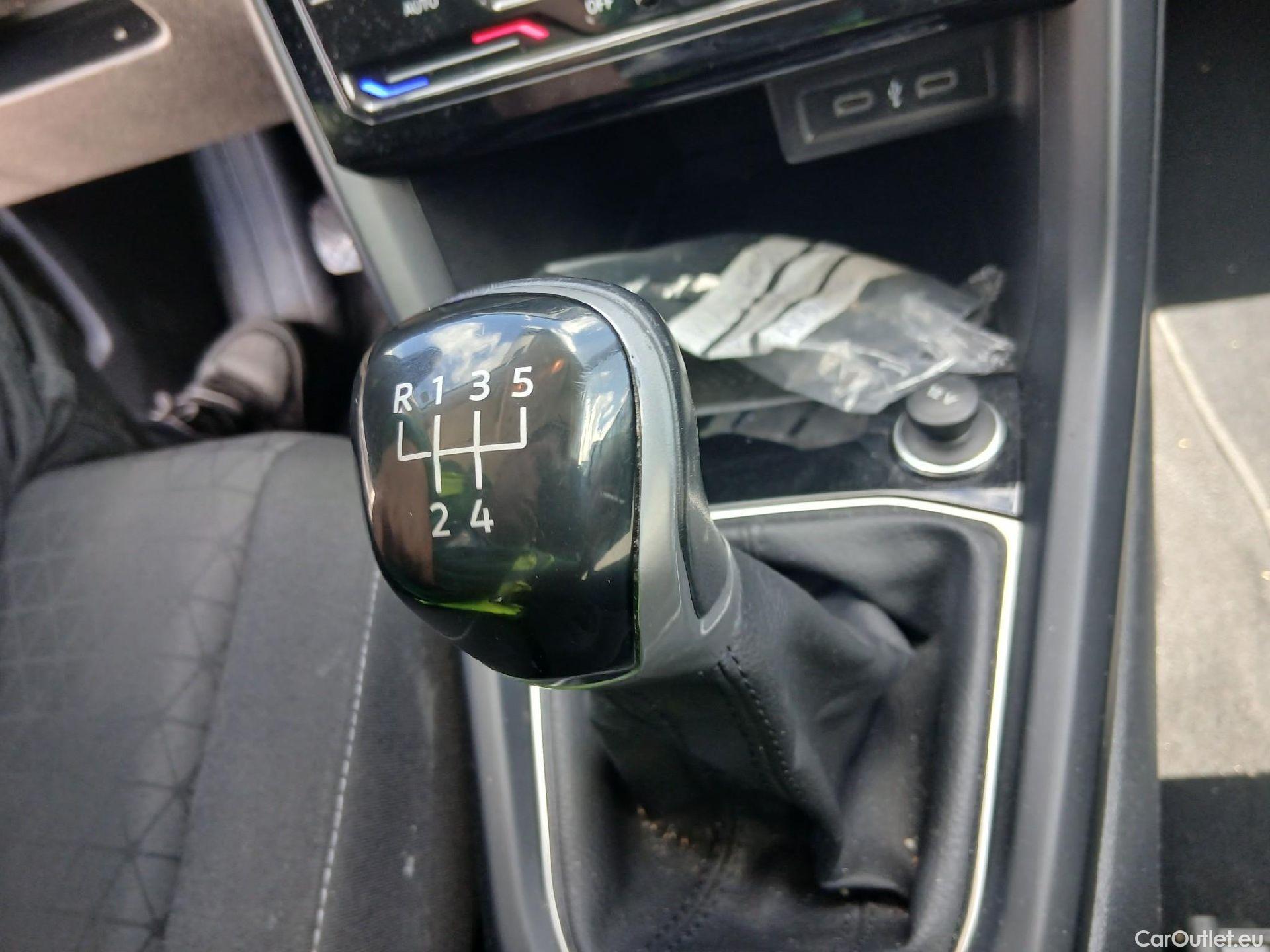  Volkswagen  T-CROSS VOLKSWAGEN  / 2018 / 5P / todoterreno Advance 1.0 TSI 70kW (95CV) (AC2) #8