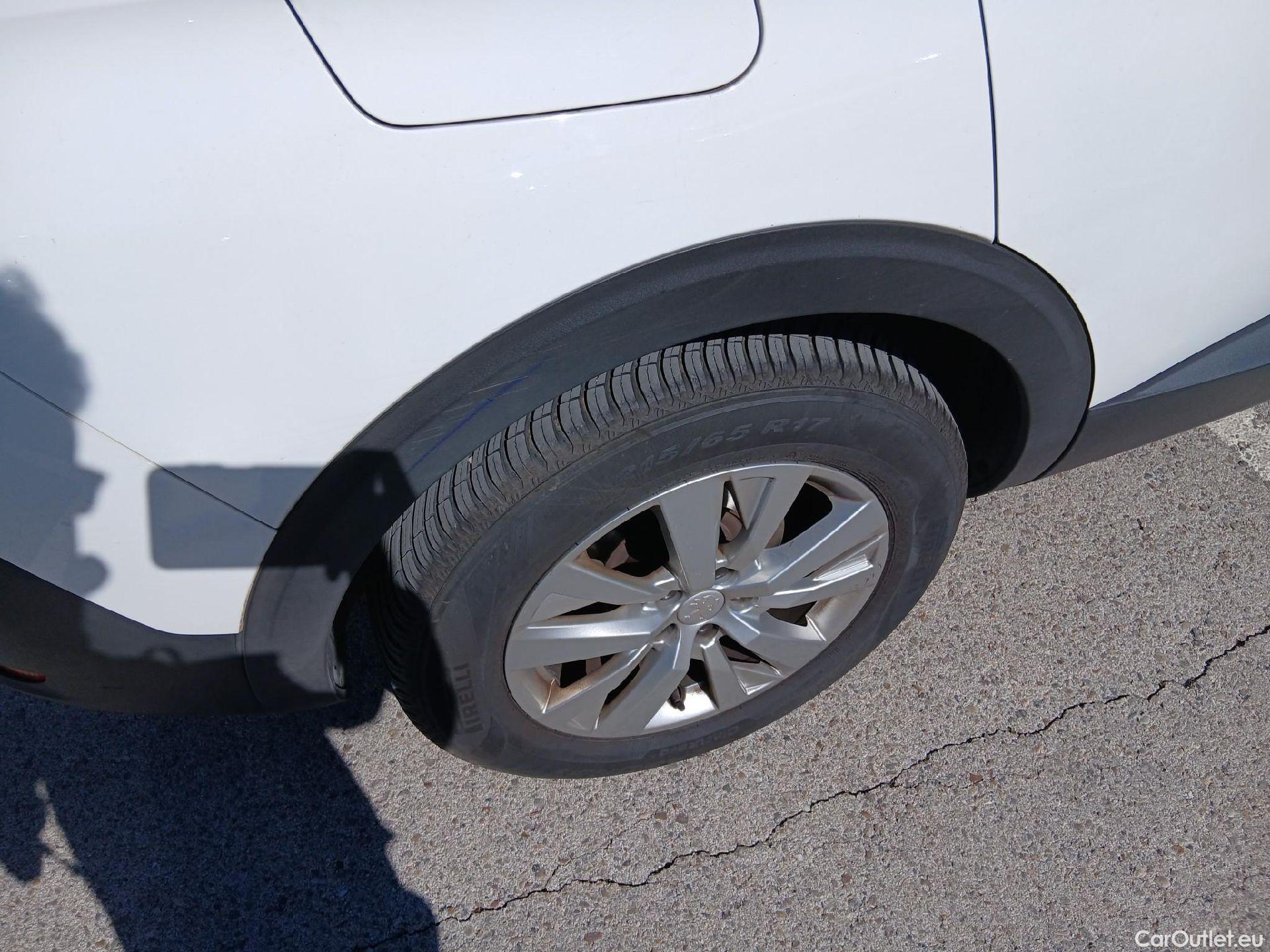  Peugeot  5008 PEUGEOT  / 2017 / 5P / todoterreno Active 1.5L BlueHDi 96kW (130CV) S&S #32