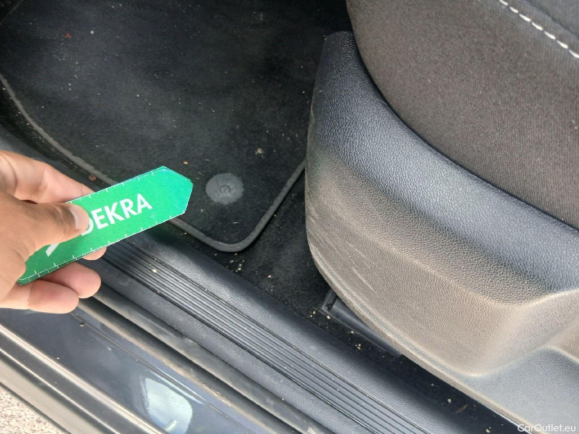  Volkswagen  T-CROSS VOLKSWAGEN  / 2018 / 5P / todoterreno Advance 1.0 TSI 70kW (95CV) (AC2) #4