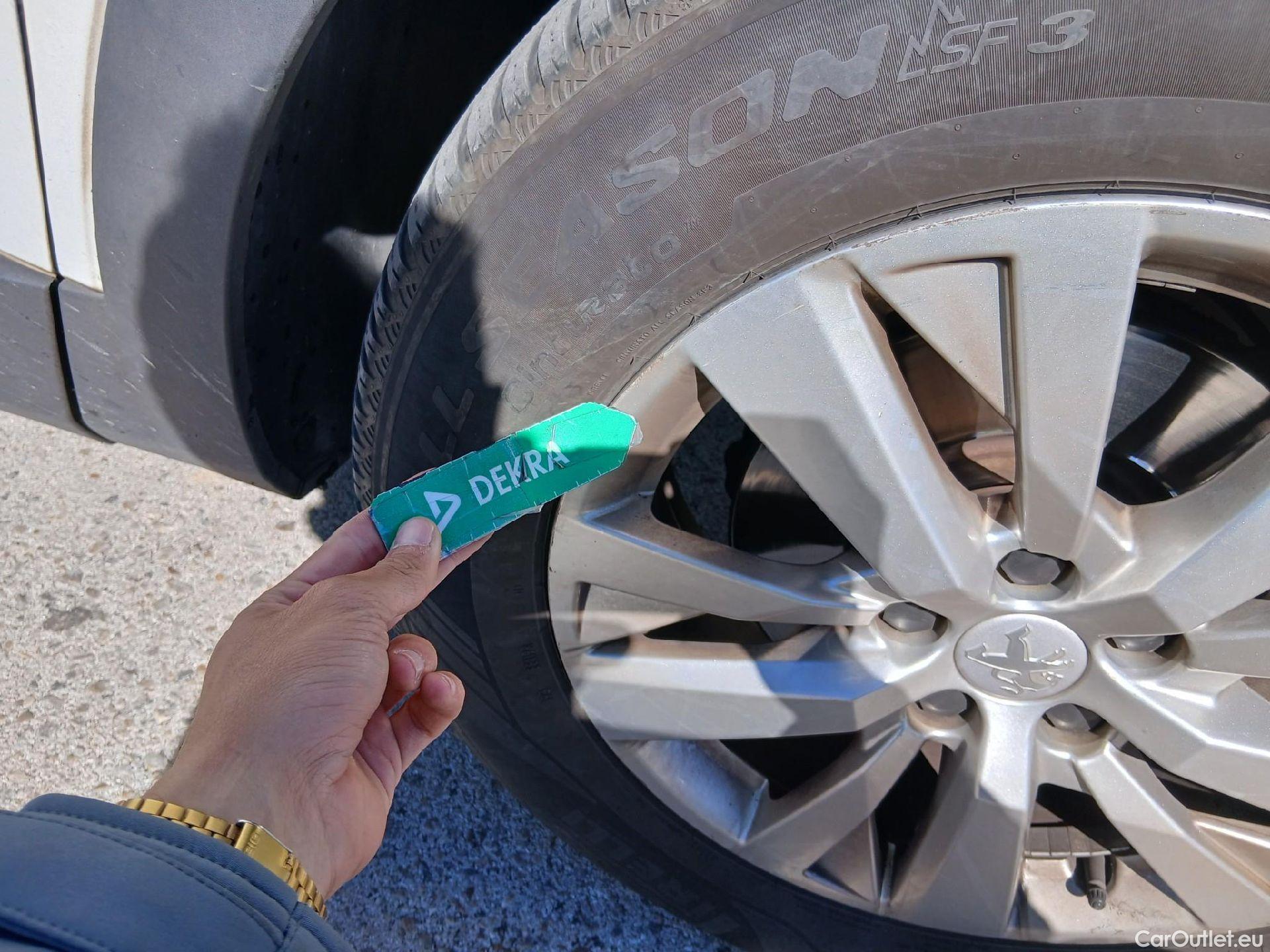  Peugeot  5008 PEUGEOT  / 2017 / 5P / todoterreno Active 1.5L BlueHDi 96kW (130CV) S&S #40