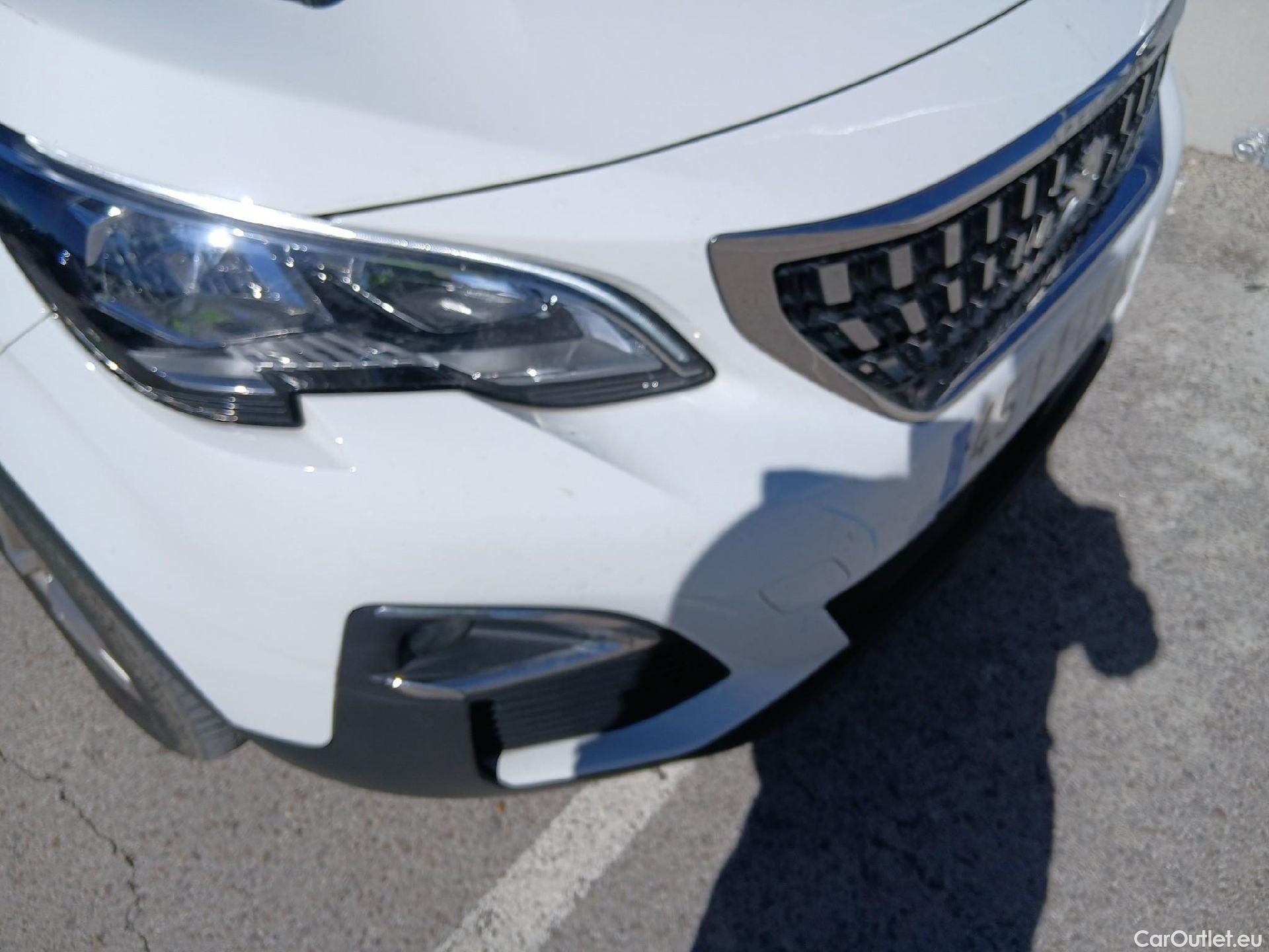  Peugeot  5008 PEUGEOT  / 2017 / 5P / todoterreno Active 1.5L BlueHDi 96kW (130CV) S&S #4