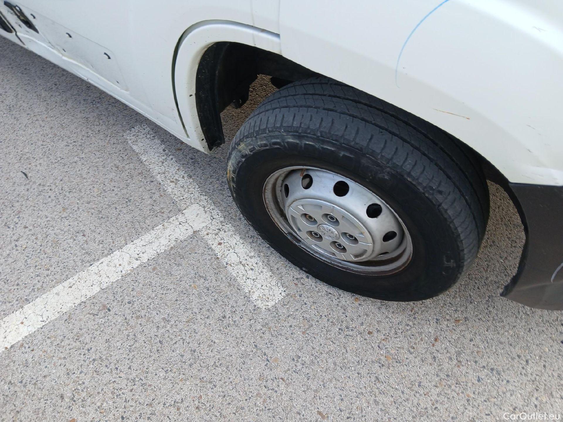  Peugeot  Boxer PEUGEOT  / 2014 / 4P / furgón 330 L1 H1 BHDI 88kW (120CV) S&S 6 Vel. M #29