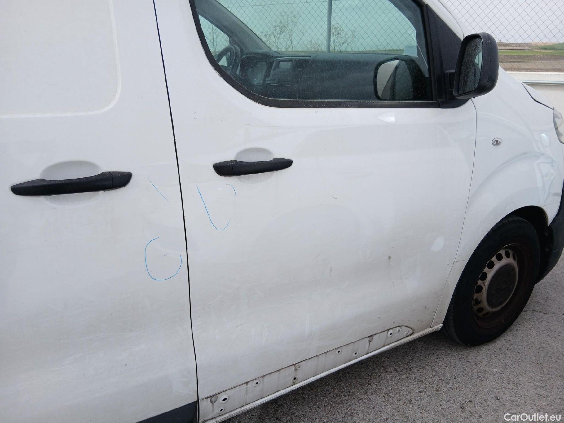  Opel  Vivaro OPEL  / 2019 / 4P / furgón 1.5 Diésel 74kW(100CV)M Std Exp #35