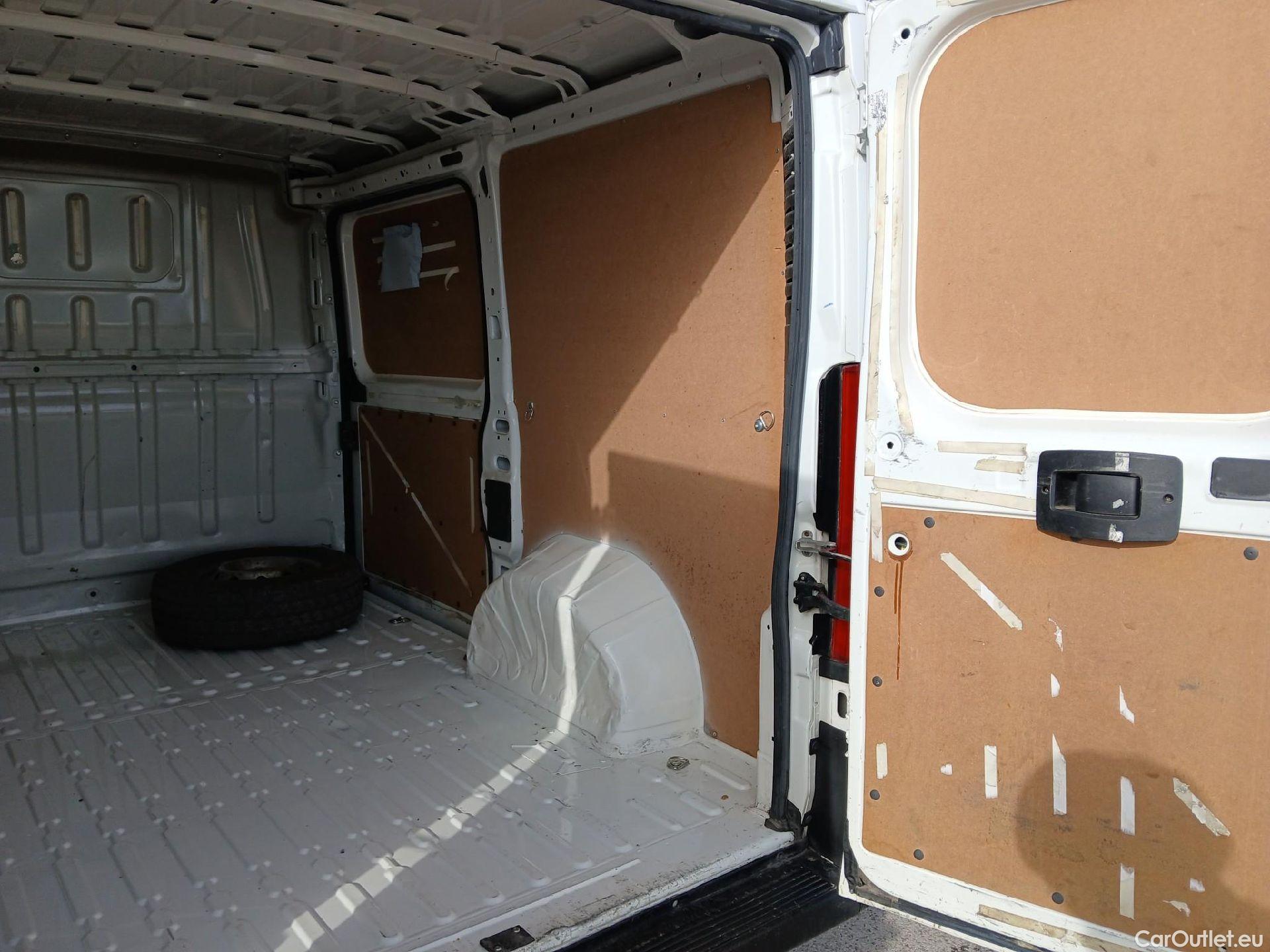  Peugeot  Boxer PEUGEOT  / 2014 / 4P / furgón 330 L1 H1 BHDI 88kW (120CV) S&S 6 Vel. M #10