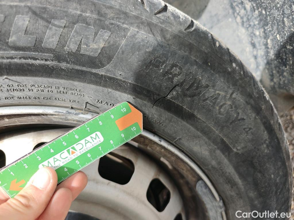  Peugeot  Partner PEUGEOT  / 2018 / 3P / furgón derivado de turismo Pro Standard 600kg BlueHDi 73kW (AC) #44