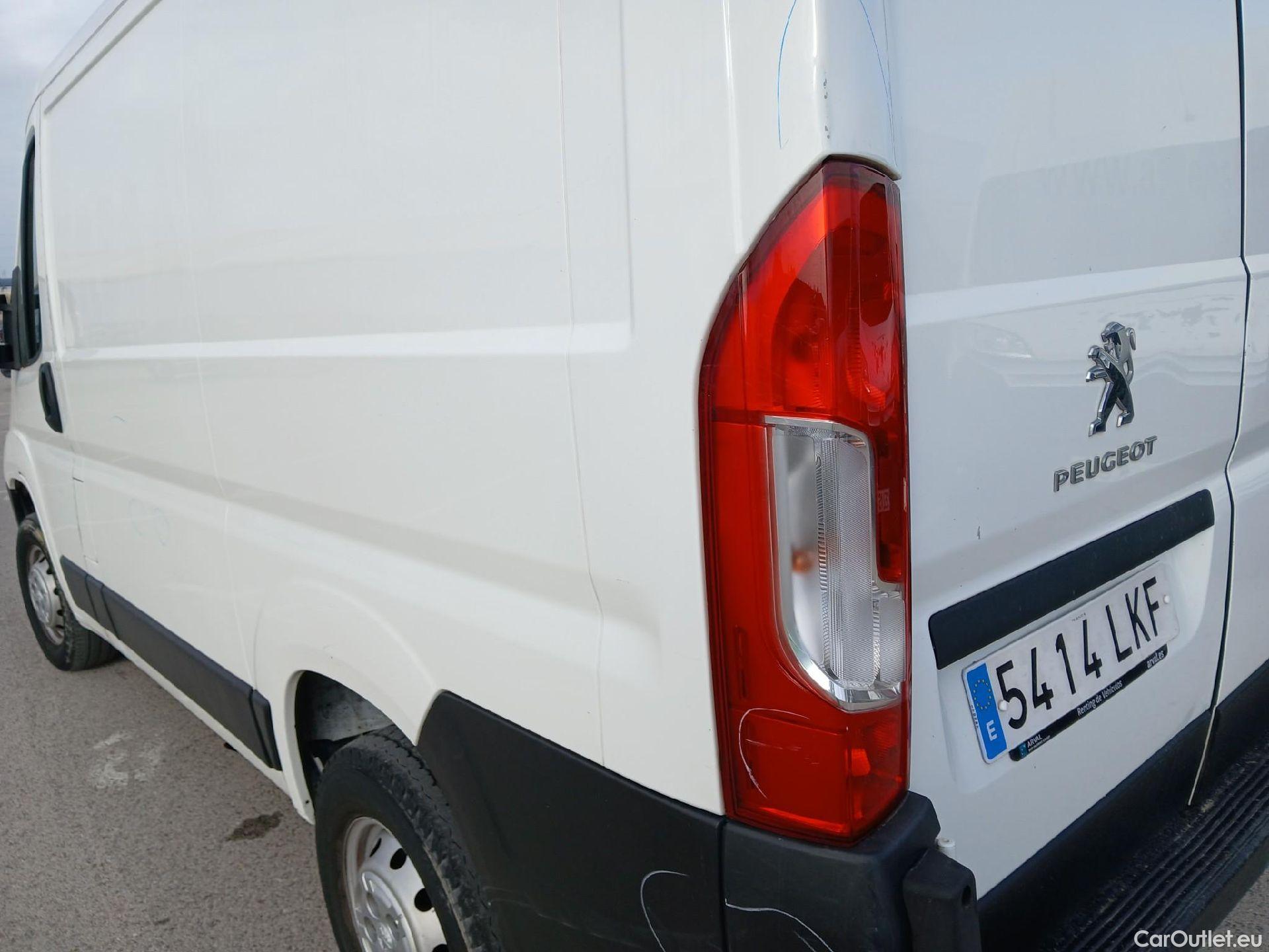  Peugeot  Boxer PEUGEOT  / 2014 / 4P / furgón 330 L1 H1 BHDI 88kW (120CV) S&S 6 Vel. M #36