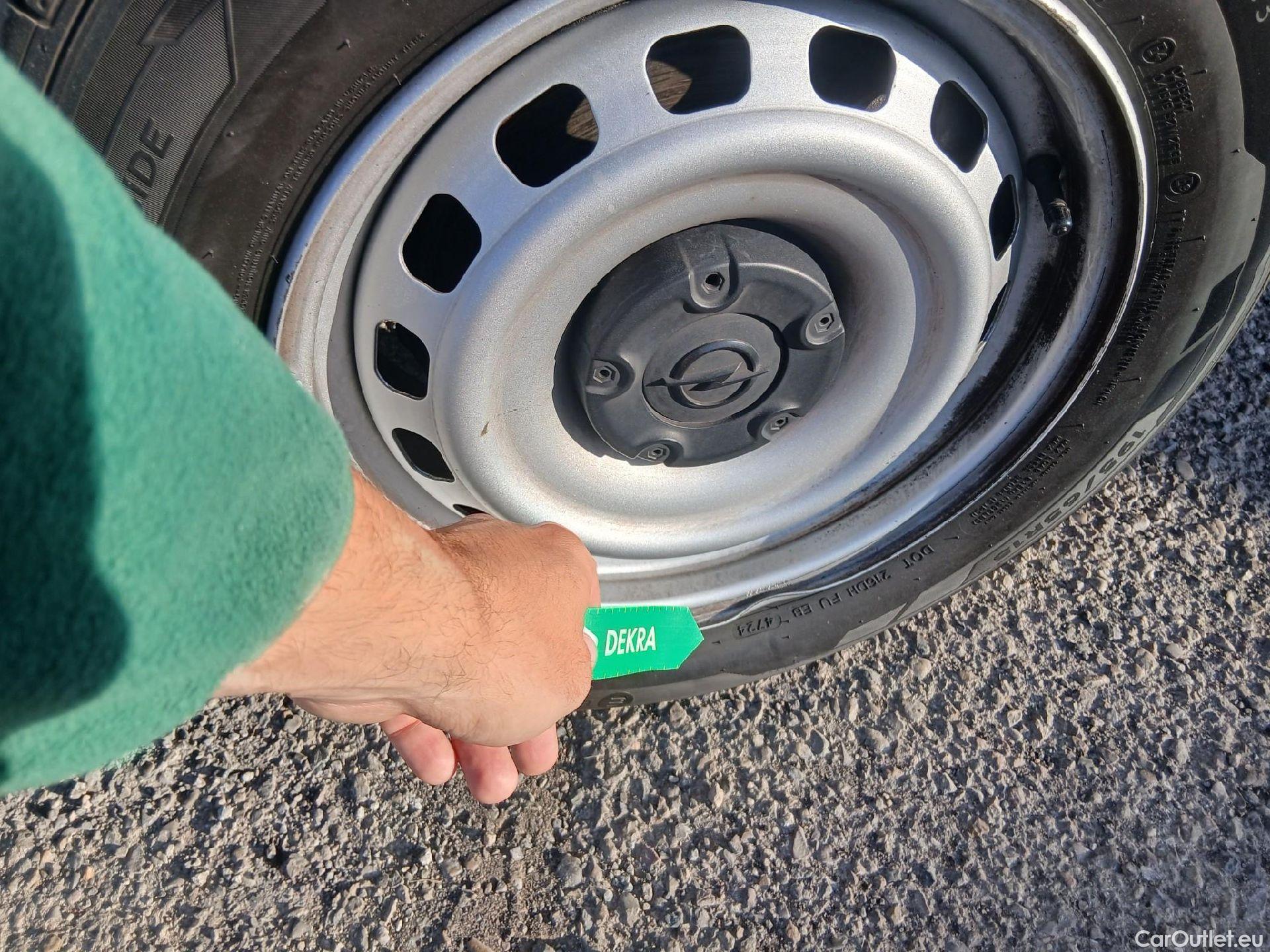  Opel  Combo OPEL  / 2018 / 3P / furgón derivado de turismo 1.5 TD 75kW (100CV) Express L H1 650kg #26