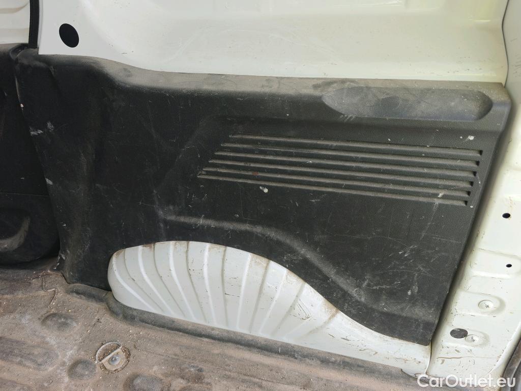  Peugeot  Partner PEUGEOT  / 2018 / 3P / furgón derivado de turismo Pro Standard 600kg BlueHDi 73kW (AC) #47