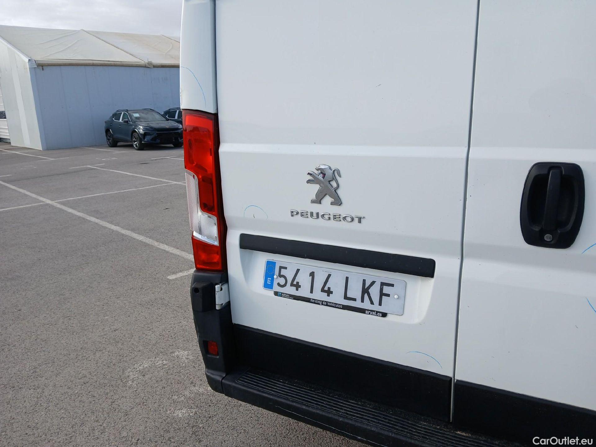  Peugeot  Boxer PEUGEOT  / 2014 / 4P / furgón 330 L1 H1 BHDI 88kW (120CV) S&S 6 Vel. M #40