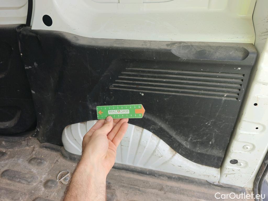  Peugeot  Partner PEUGEOT  / 2018 / 3P / furgón derivado de turismo Pro Standard 600kg BlueHDi 73kW (AC) #46