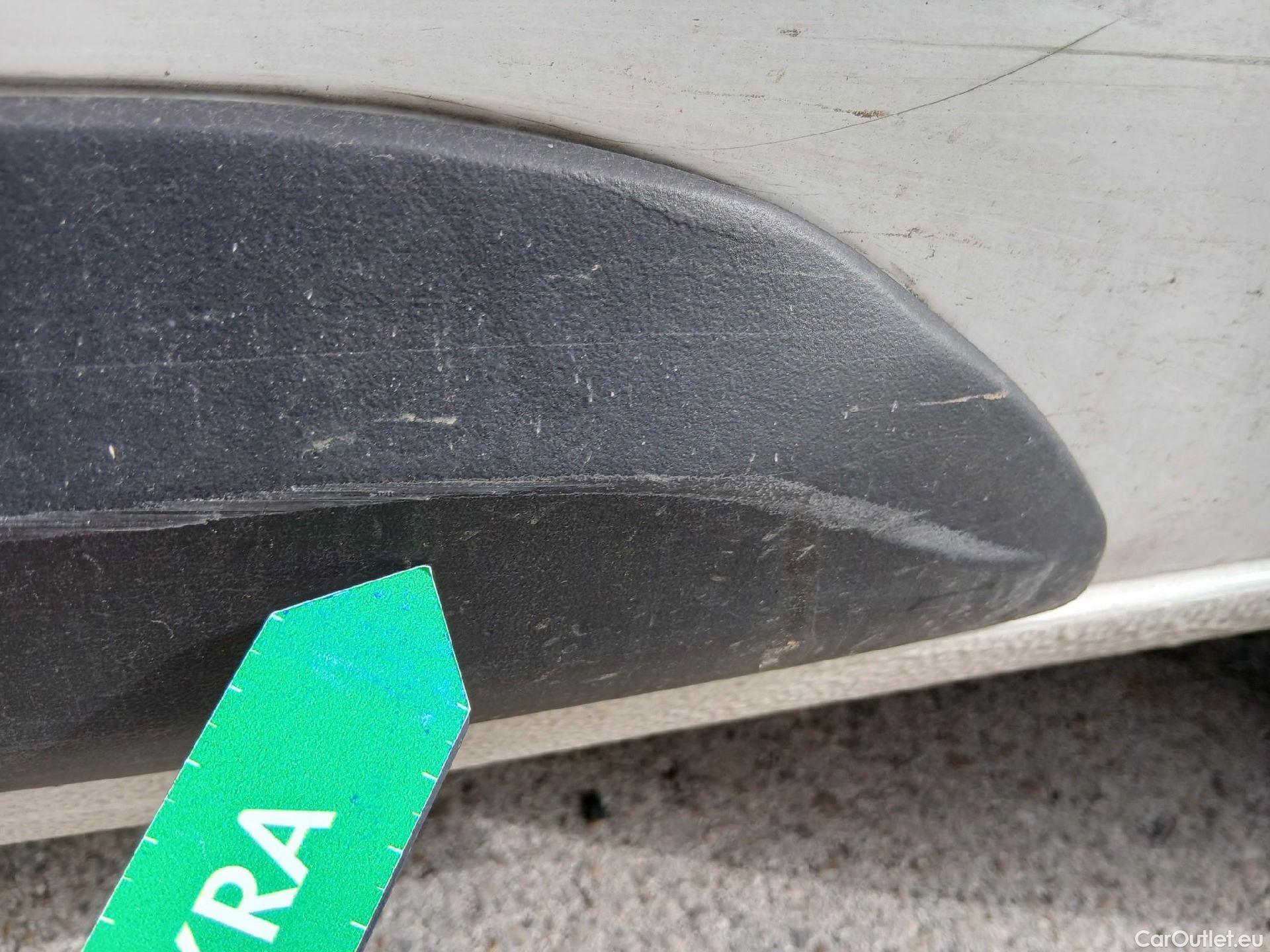  Opel  Vivaro OPEL  / 2019 / 4P / furgón 1.5 Diésel 74kW(100CV)M Std Exp #50