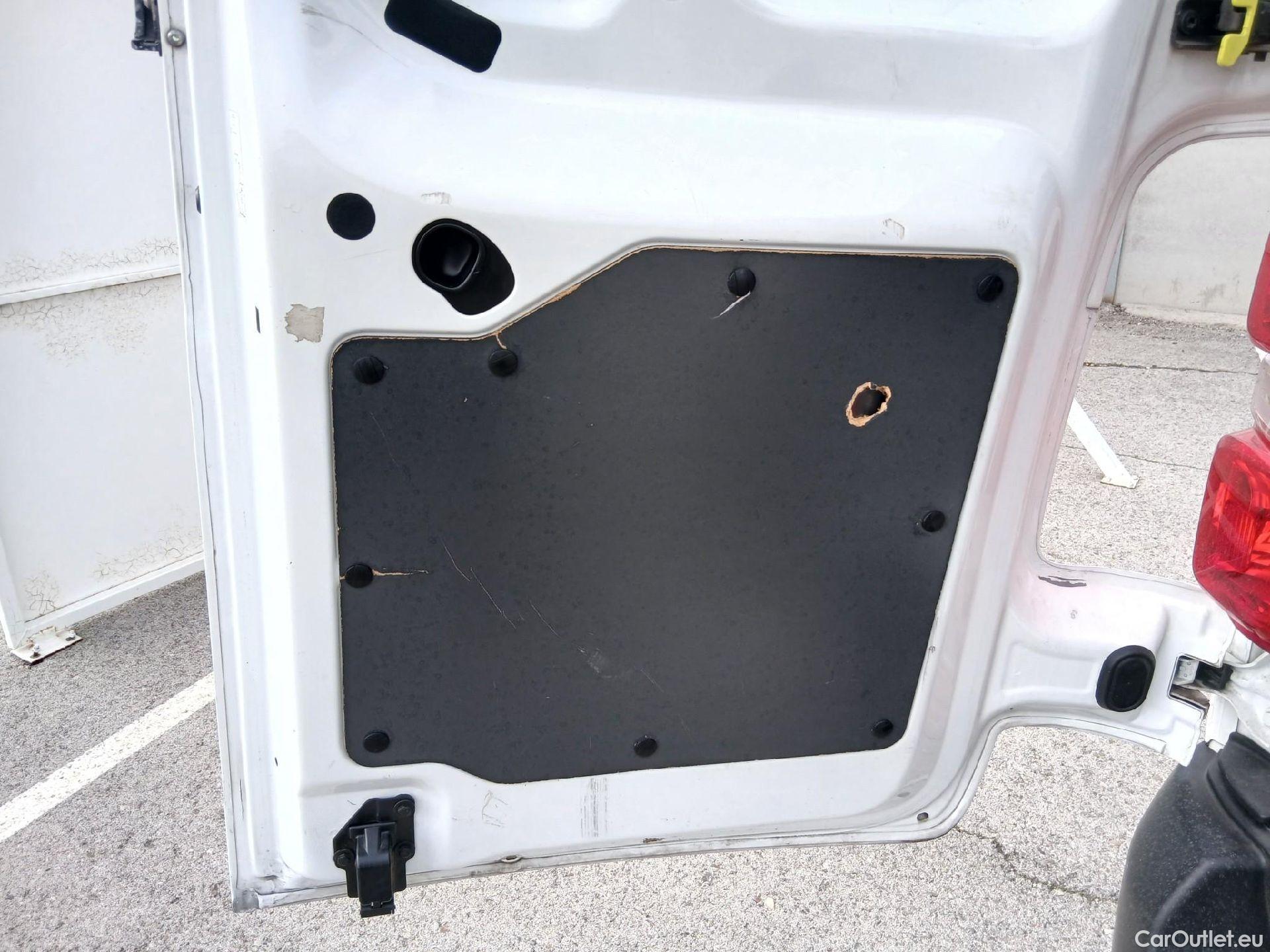  Opel  Vivaro OPEL  / 2019 / 4P / furgón 1.5 Diésel 74kW(100CV)M Std Exp #57