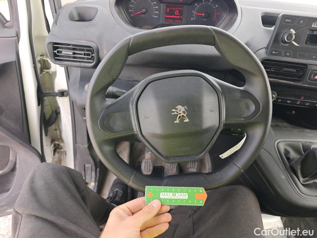  Peugeot  Partner PEUGEOT  / 2018 / 3P / furgón derivado de turismo Pro Standard 600kg BlueHDi 73kW (AC) #52