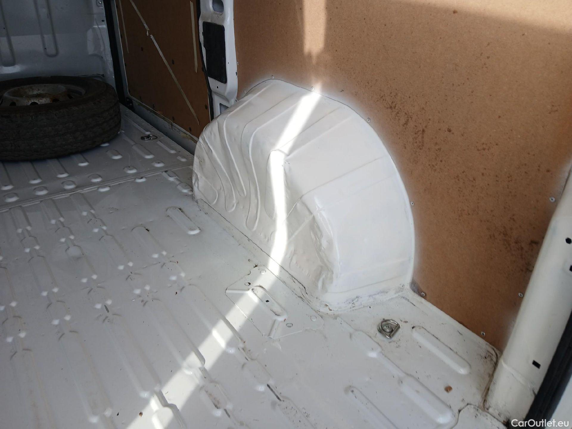  Peugeot  Boxer PEUGEOT  / 2014 / 4P / furgón 330 L1 H1 BHDI 88kW (120CV) S&S 6 Vel. M #8