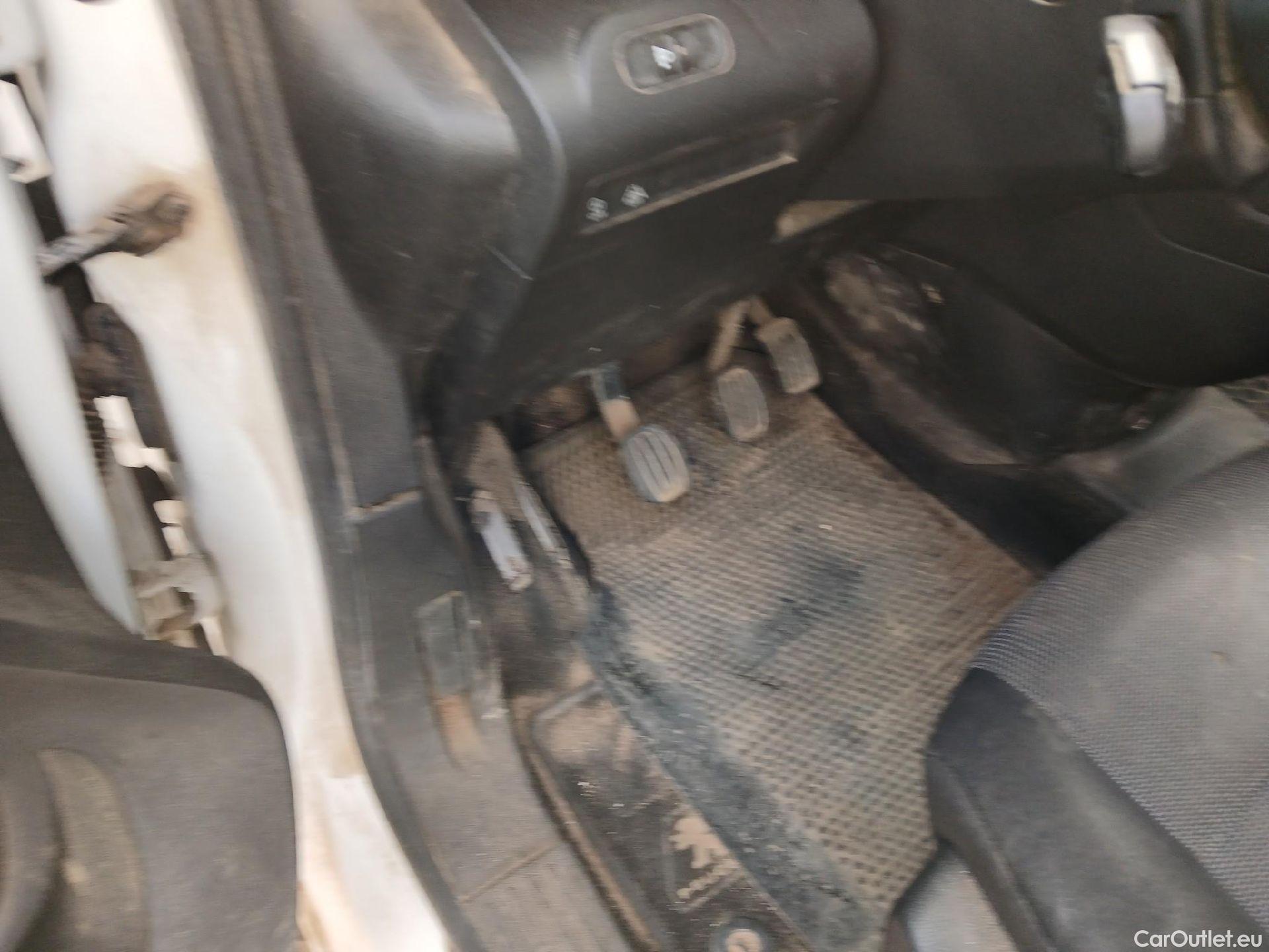  Peugeot  RIFTER PEUGEOT  / 2018 / 4P / combi Active Standard BlueHDi 73kW (IND) #10