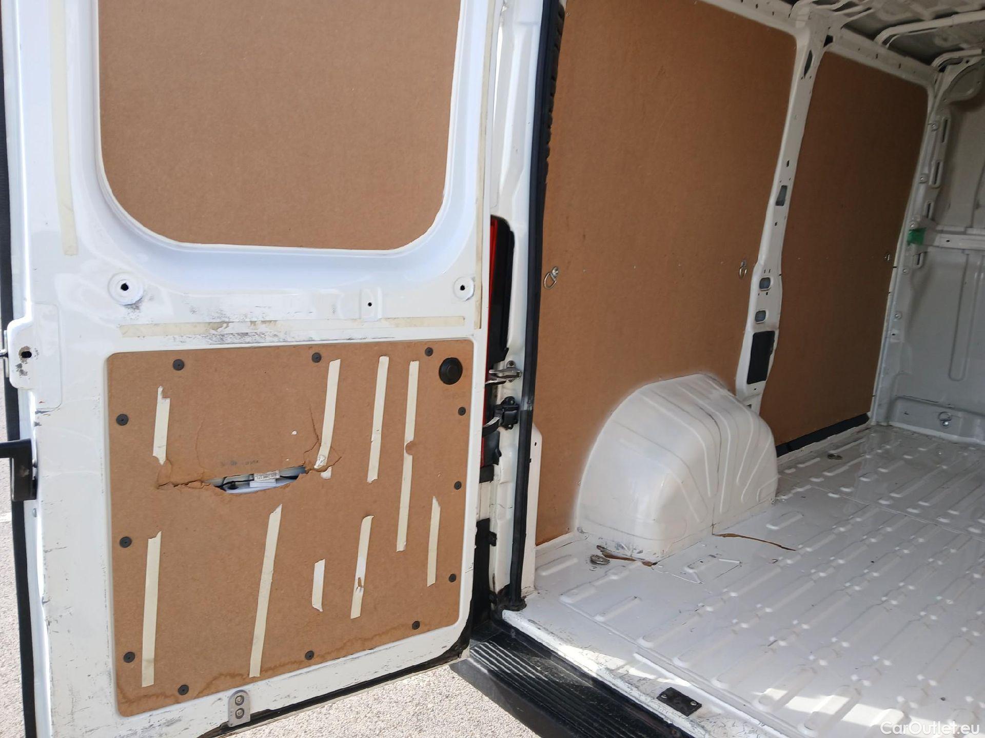  Peugeot  Boxer PEUGEOT  / 2014 / 4P / furgón 330 L1 H1 BHDI 88kW (120CV) S&S 6 Vel. M #9