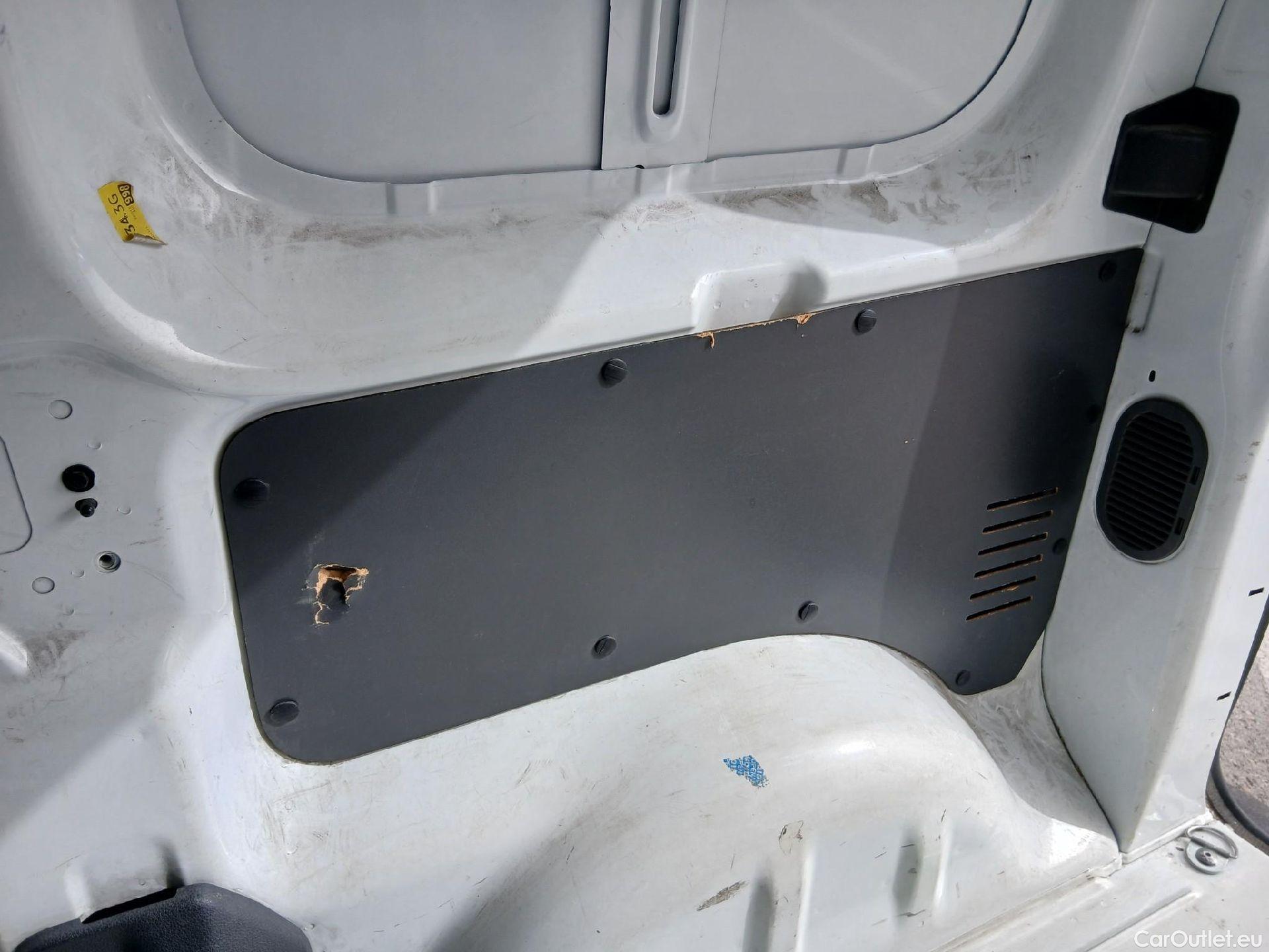  Opel  Vivaro OPEL  / 2019 / 4P / furgón 1.5 Diésel 74kW(100CV)M Std Exp #28