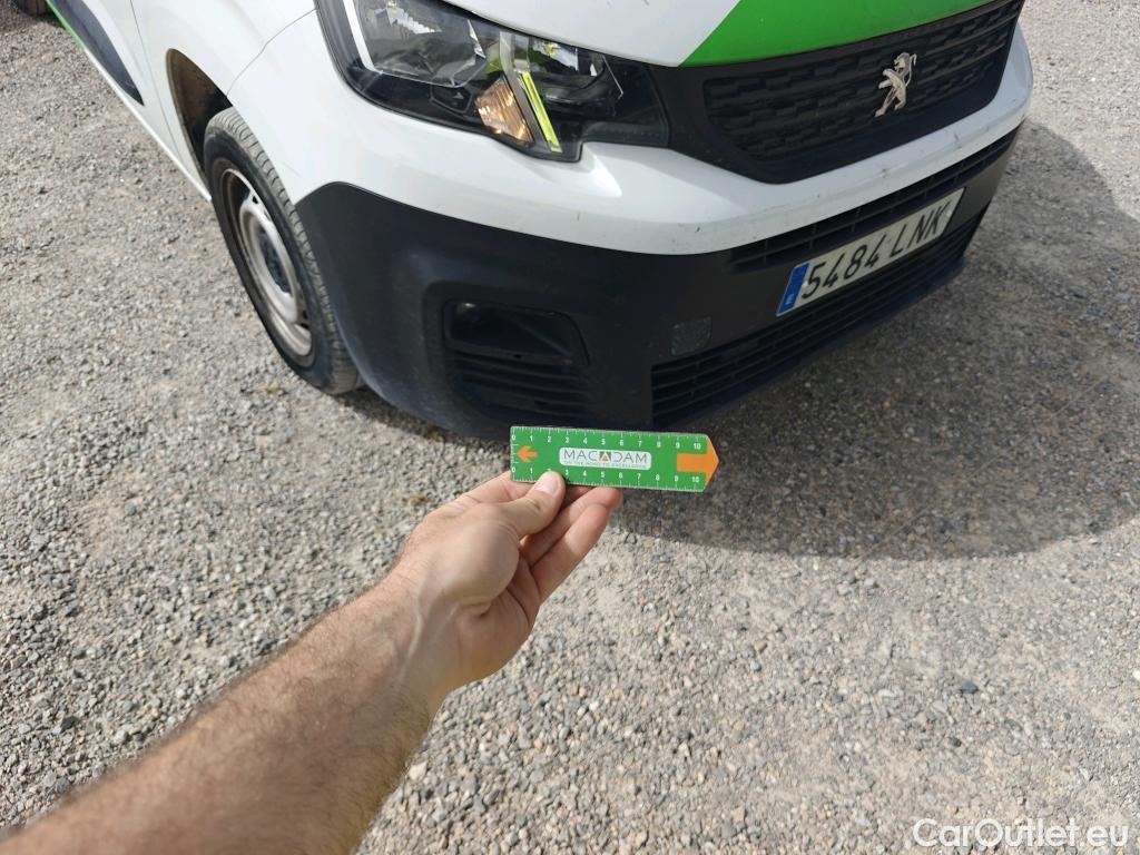  Peugeot  Partner PEUGEOT  / 2018 / 3P / furgón derivado de turismo Pro Standard 600kg BlueHDi 73kW (AC) #41