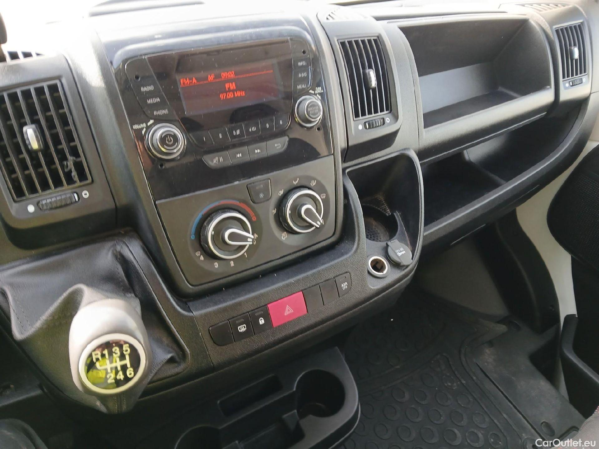  Peugeot  Boxer PEUGEOT  / 2014 / 4P / furgón 330 L1 H1 BHDI 88kW (120CV) S&S 6 Vel. M #2