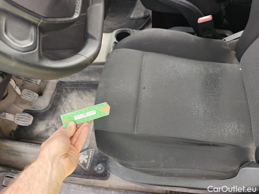  Peugeot  Partner PEUGEOT  / 2018 / 3P / furgón derivado de turismo Pro Standard 600kg BlueHDi 73kW (AC) #40