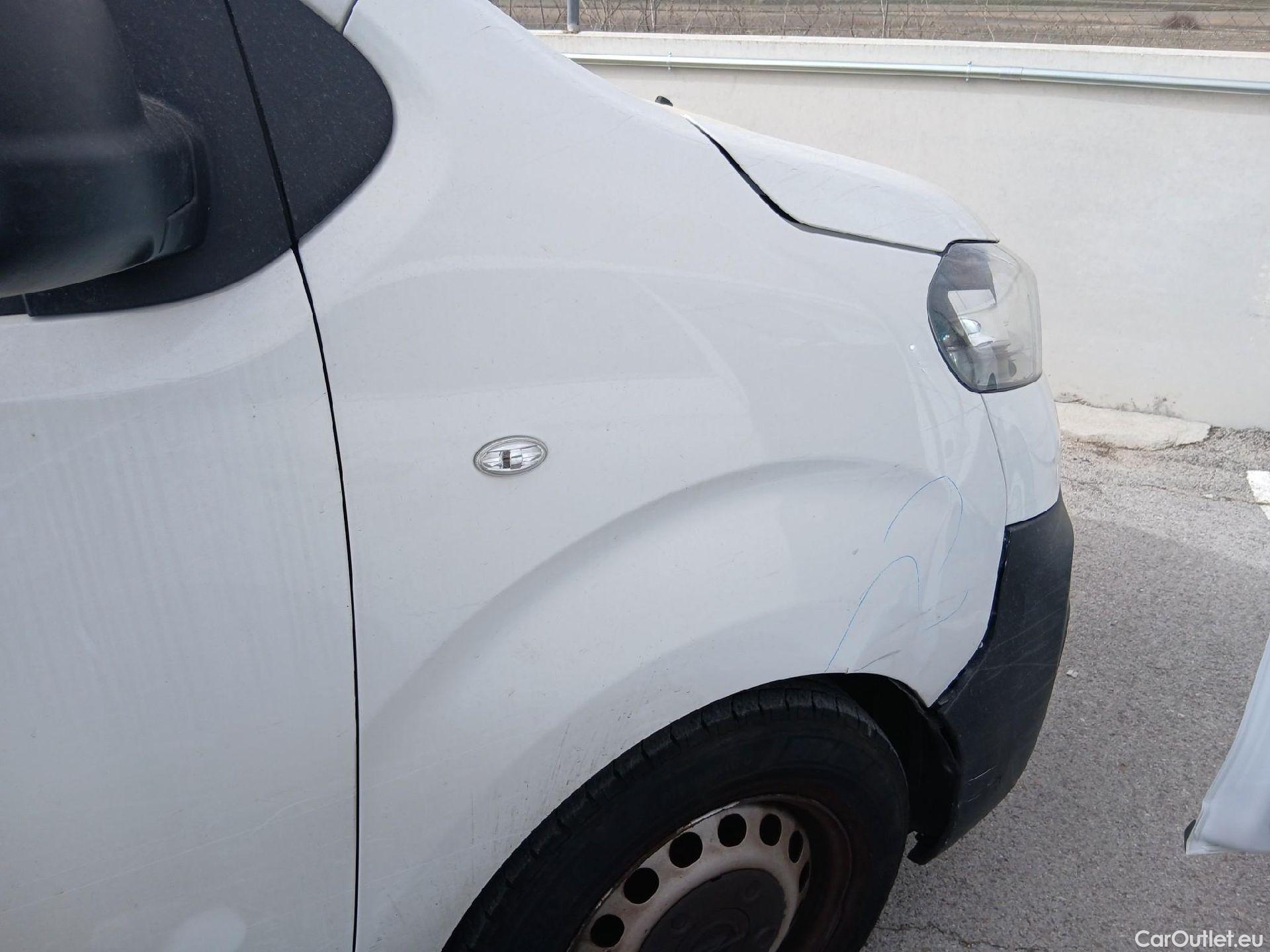  Opel  Vivaro OPEL  / 2019 / 4P / furgón 1.5 Diésel 74kW(100CV)M Std Exp #46