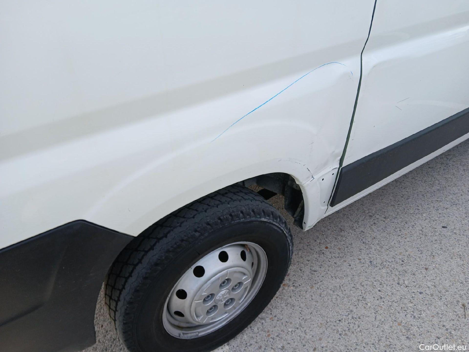  Peugeot  Boxer PEUGEOT  / 2014 / 4P / furgón 330 L1 H1 BHDI 88kW (120CV) S&S 6 Vel. M #52