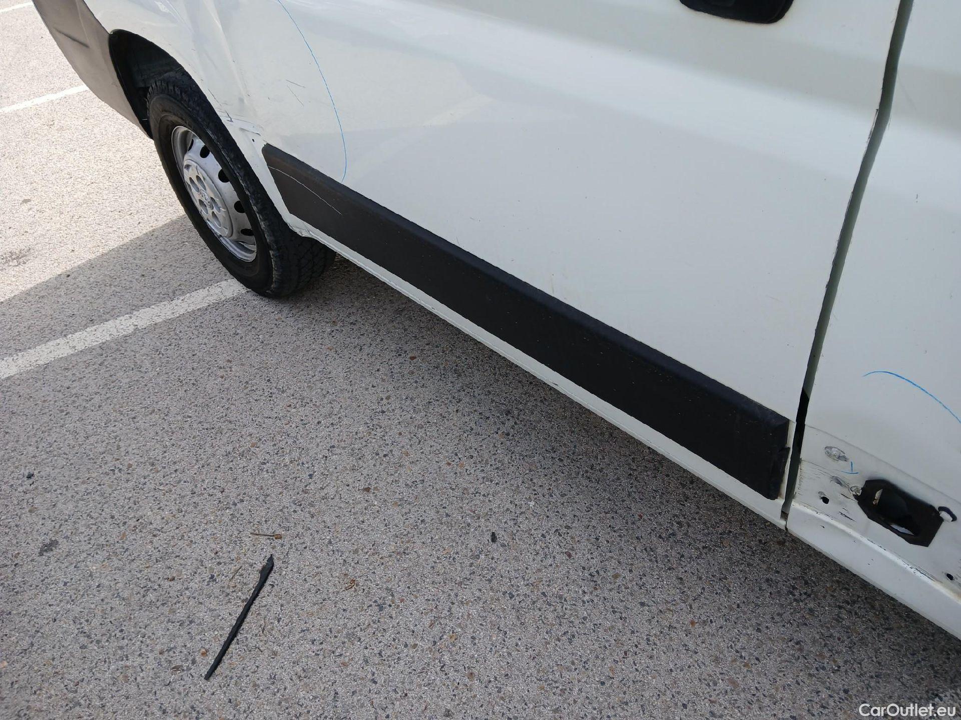  Peugeot  Boxer PEUGEOT  / 2014 / 4P / furgón 330 L1 H1 BHDI 88kW (120CV) S&S 6 Vel. M #55