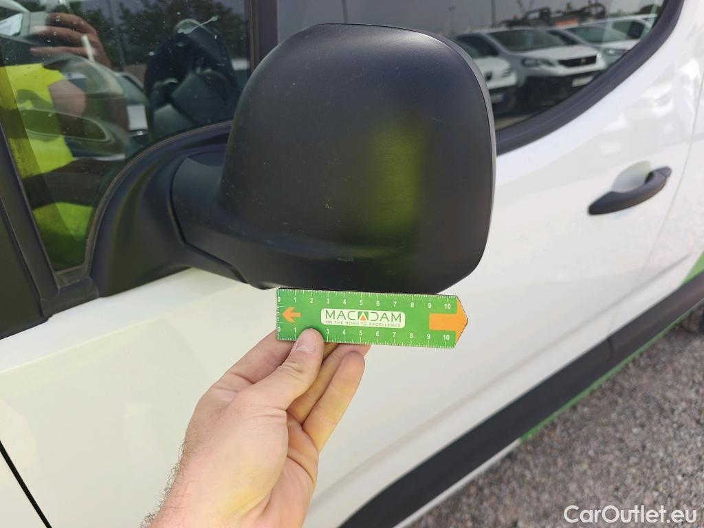  Peugeot  Partner PEUGEOT  / 2018 / 3P / furgón derivado de turismo Pro Standard 600kg BlueHDi 73kW (AC) #66