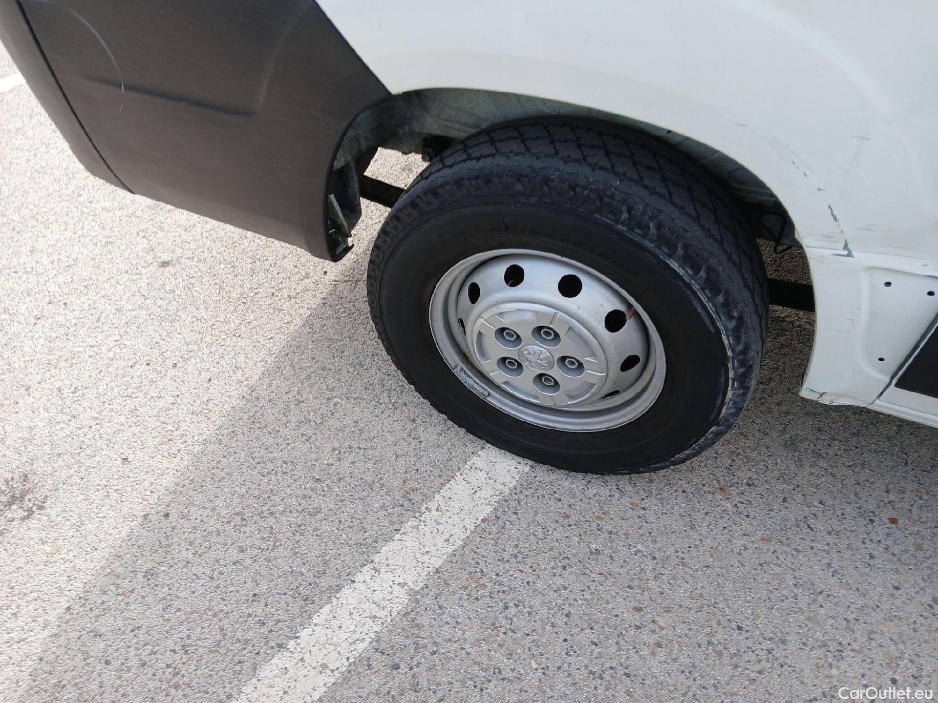  Peugeot  Boxer PEUGEOT  / 2014 / 4P / furgón 330 L1 H1 BHDI 88kW (120CV) S&S 6 Vel. M #57